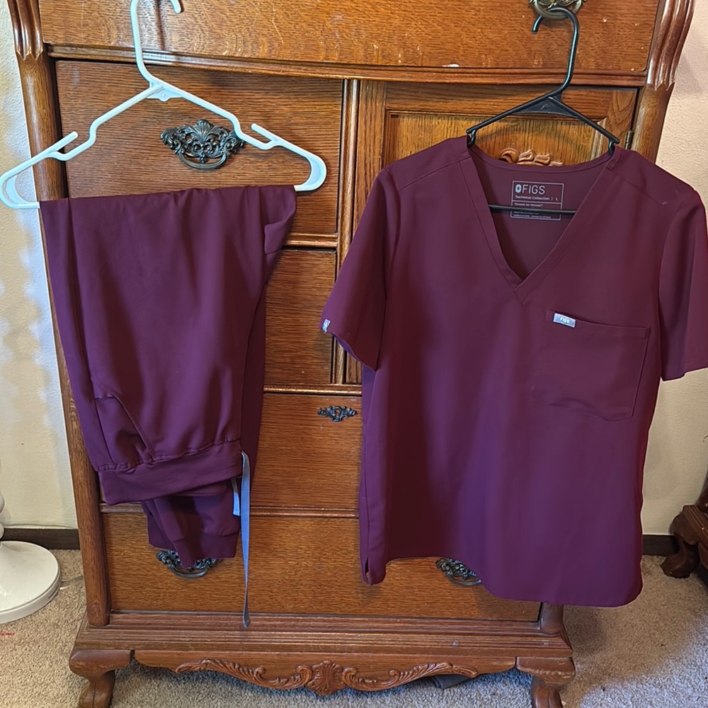 Large Figs wine color scrub set